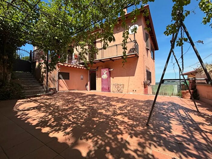 Appartamento quadrilocale in vendita in Via Frascati, Rocca Di Papa