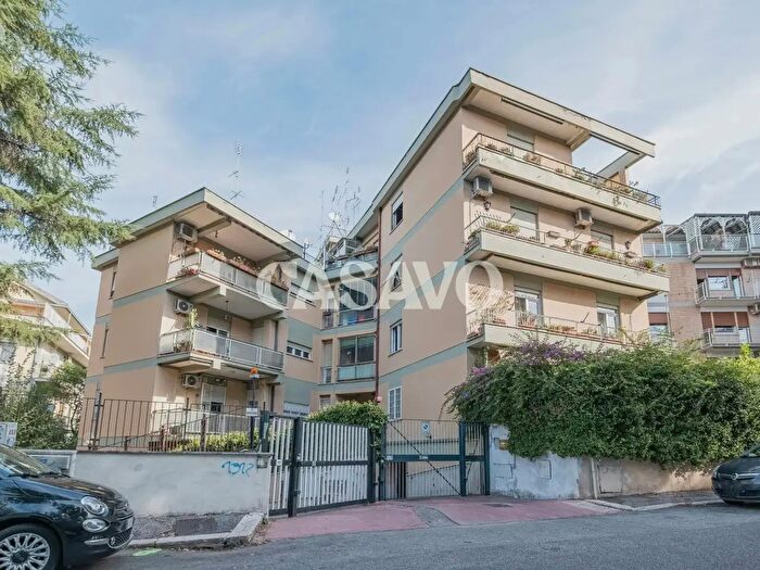 Appartamento quadrilocale in vendita in Via Gibilmanna, Roma