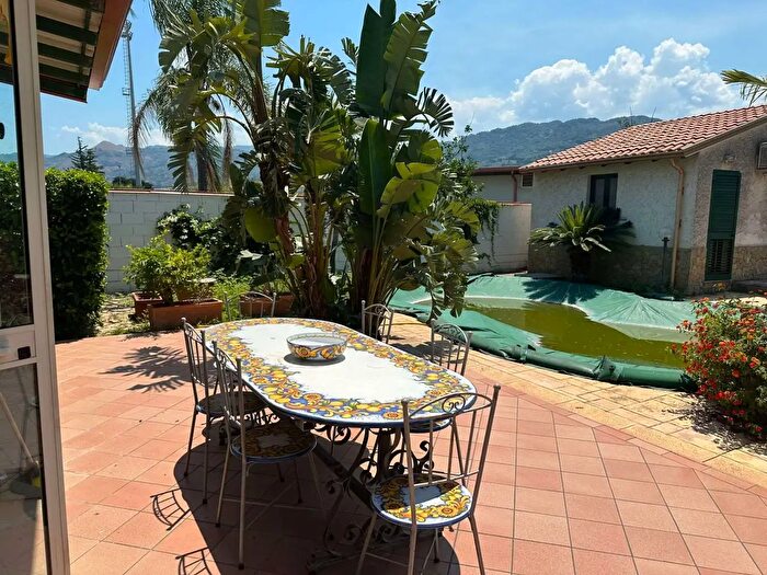 Casa con 7 locali in affitto in Via Roma, Capo DOrlando