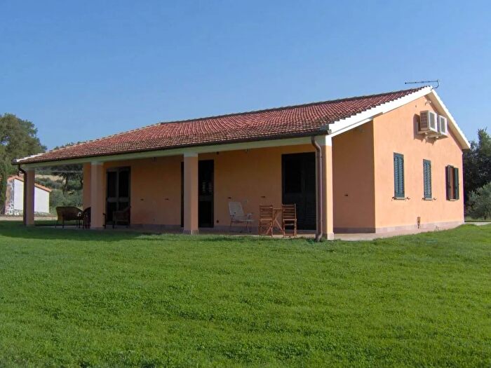 Casa quadrilocale in affitto in Capalbio