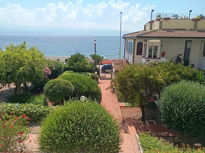 Appartamento trilocale in affitto in Contrada Ponte Schiavo, Santa Margherita Santo Stefano, Messina
