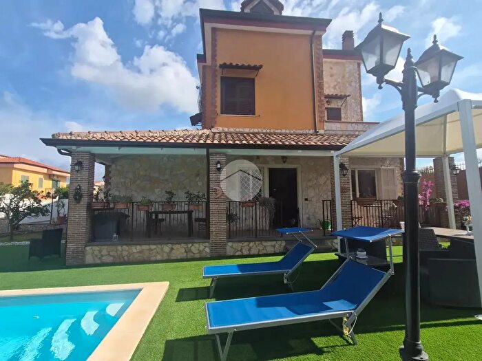 Casa con 5 locali in vendita in Via Masseria Vecchia, Giugliano In Campania