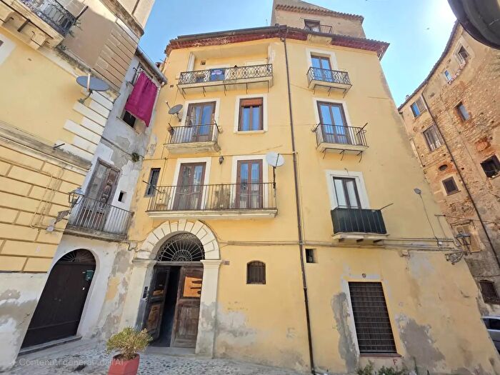 Appartamento quadrilocale in vendita in Piazza San Giovanni Gerosolomitano, Cosenza