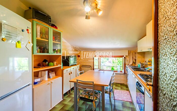 Appartamento trilocale in vendita in Via Le Mosse, Camerino