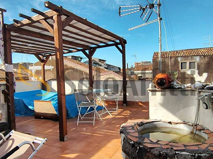 Appartamento trilocale in affitto in Via Sapuppo, Centro Storico, Catania