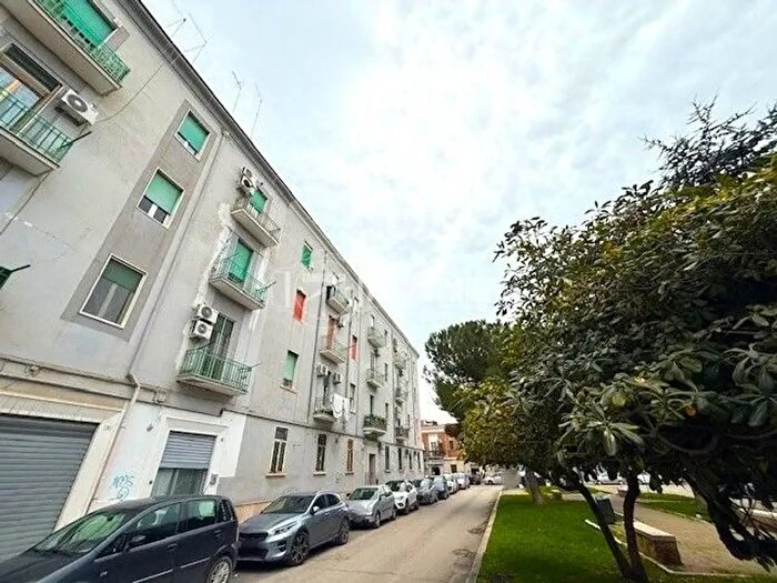 Appartamento quadrilocale in vendita in Piazza Ugo Foscolo, Foggia