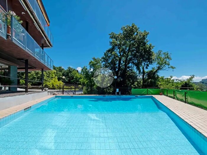 Appartamento bilocale in vendita in Via Salita degli Olivi, Costermano