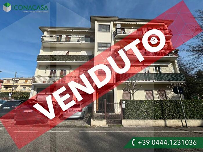 Appartamento con 6 locali in vendita in Via Santa Bertilla, Vicenza