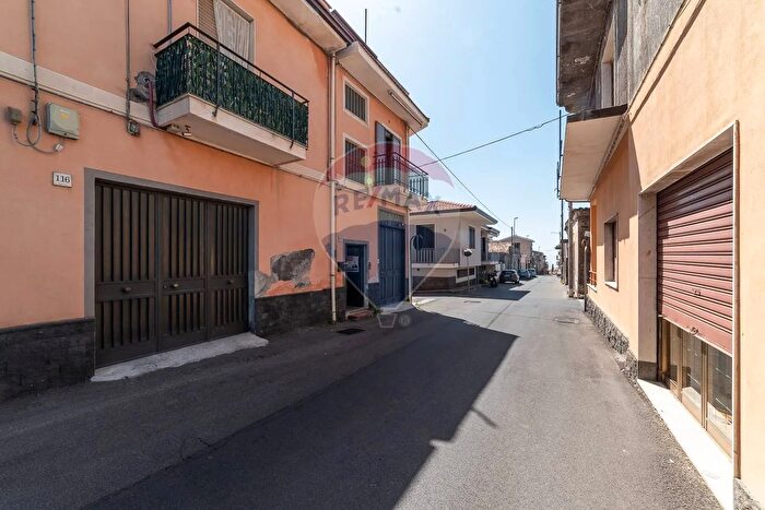 Casa con 8 locali in vendita in Via SantAnna, Belpasso