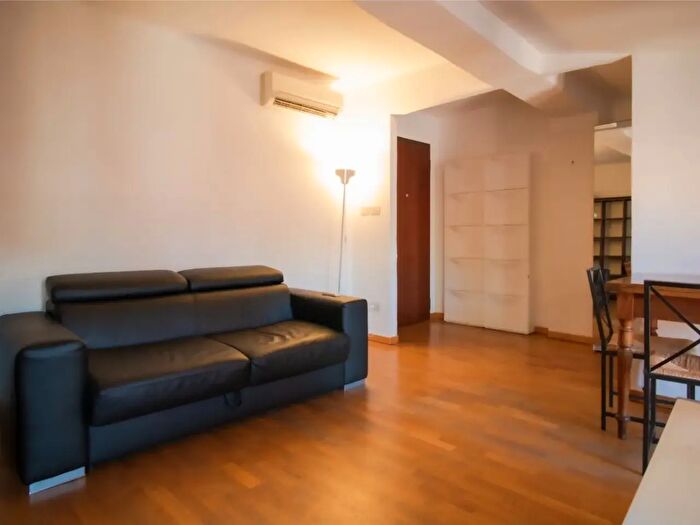 Appartamento trilocale in affitto in Via Canonica, Bologna