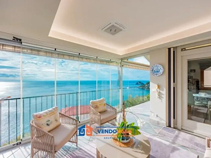Casa quadrilocale in vendita in Via Aprile, Bergeggi
