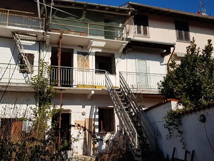 Casa trilocale in vendita in Via Fontanazze, Agrate Conturbia
