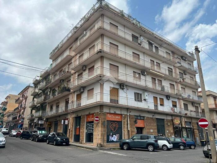 Appartamento quadrilocale in affitto in Via Vincenzo Gioberti, Centro, Giarre