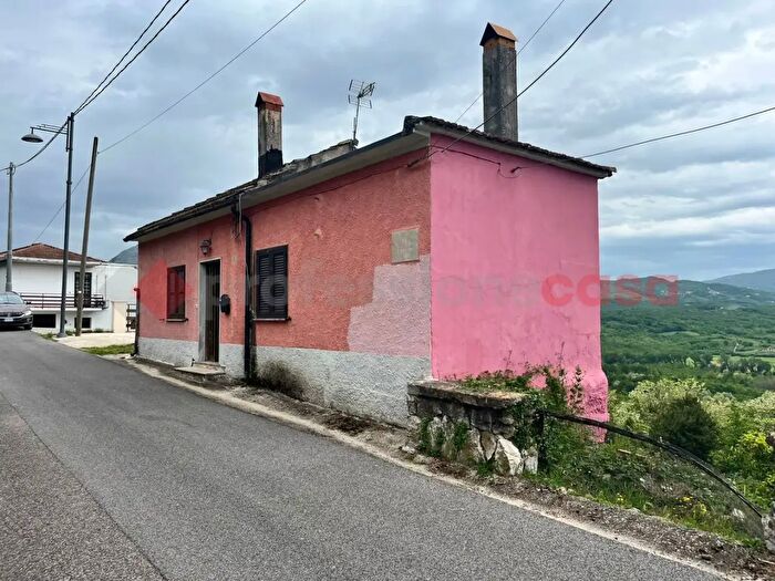 Casa trilocale in vendita in Via Cavour, Sant'Ambrogio Sul Garigliano