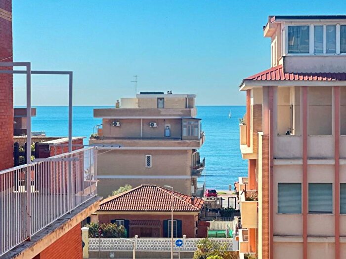 Casa bilocale in affitto in Via Alcide Pedretti, Ostia Ponente, Roma