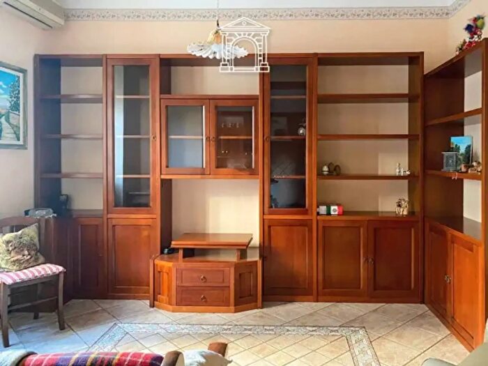 Appartamento quadrilocale in vendita in Via Pascoli, Trieste