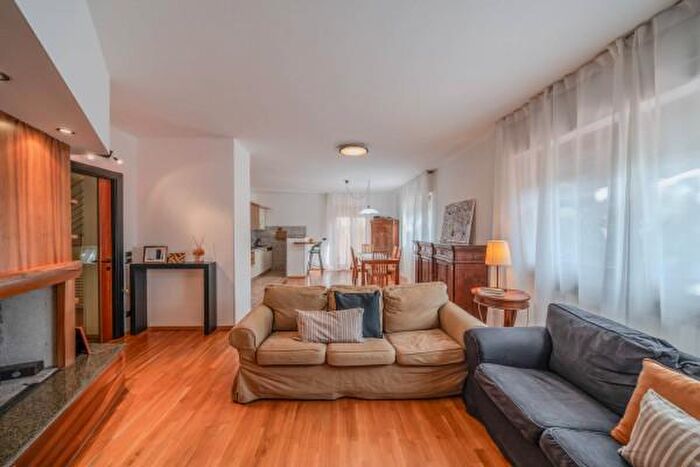 Casa con 6 locali in vendita in Via Francesco Petrarca, Capolona