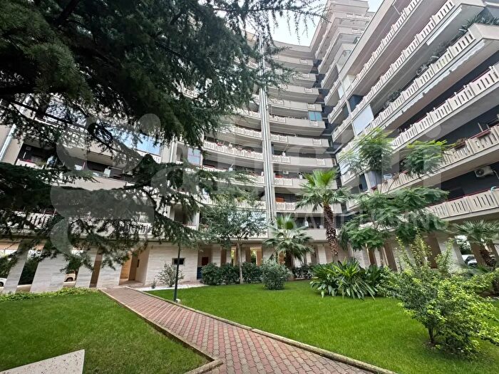 Appartamento trilocale in vendita in Via Camillo Rosalba, Bari