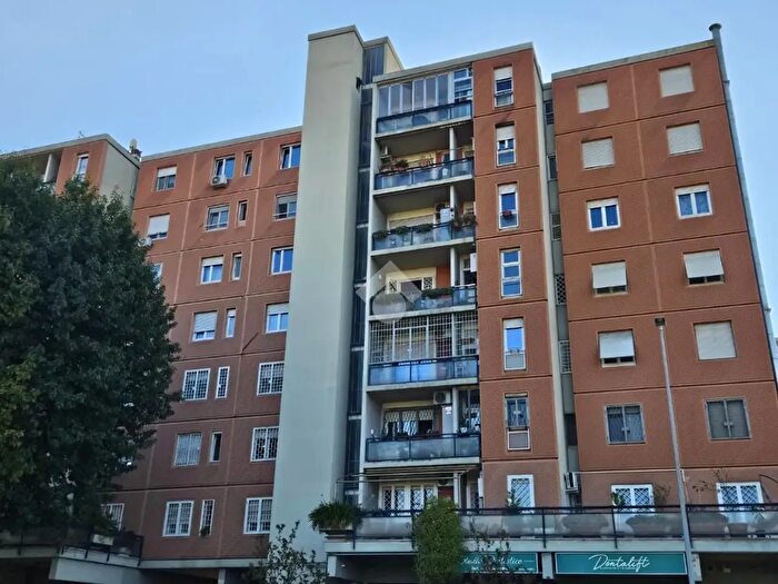 Appartamento trilocale in vendita in Viale Fernando Santi, Roma