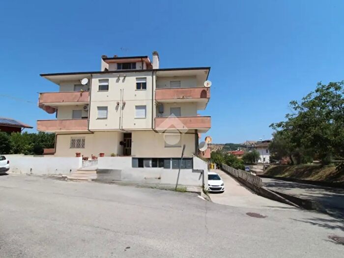 Appartamento quadrilocale in vendita in Via Gozzano, Castellalto