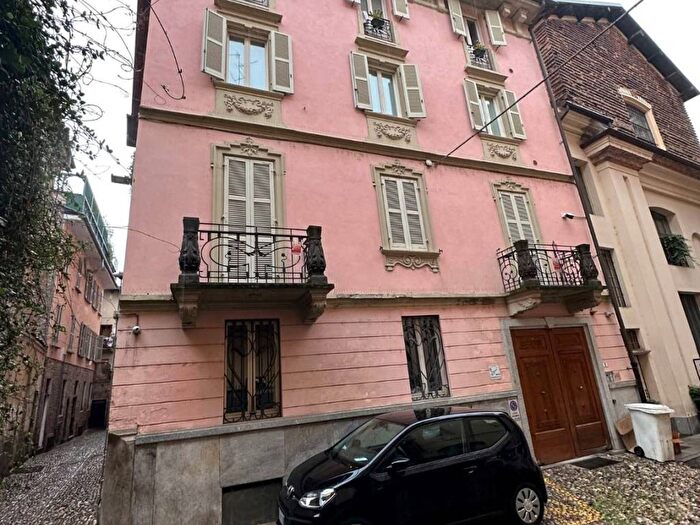 Appartamento trilocale in affitto in Vicolo San Sebastiano, Centro Storico, Pavia