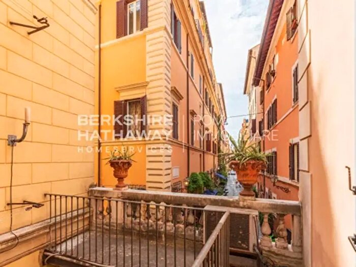 Appartamento bilocale in vendita in Via Bocca di Leone, Roma