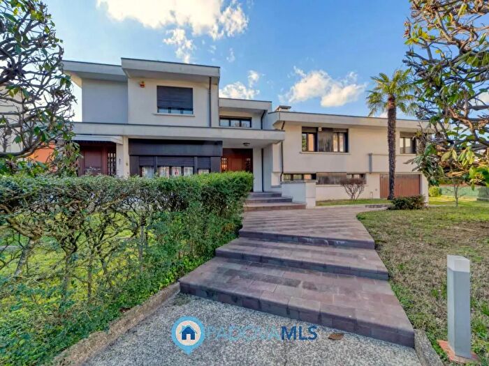 Casa con 8 locali in vendita in Via Sebastiano Giacomelli, Padova