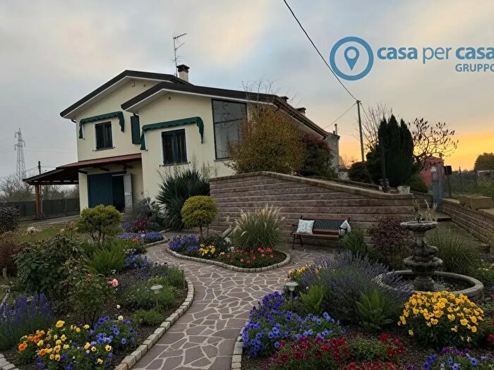 Casa con 5 locali in vendita in Rovigo
