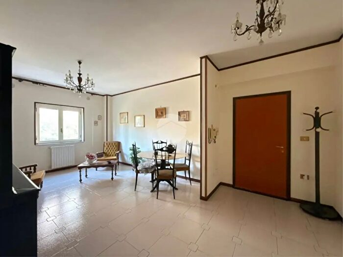 Appartamento trilocale in vendita in Via Francesco Petrarca, Caserta