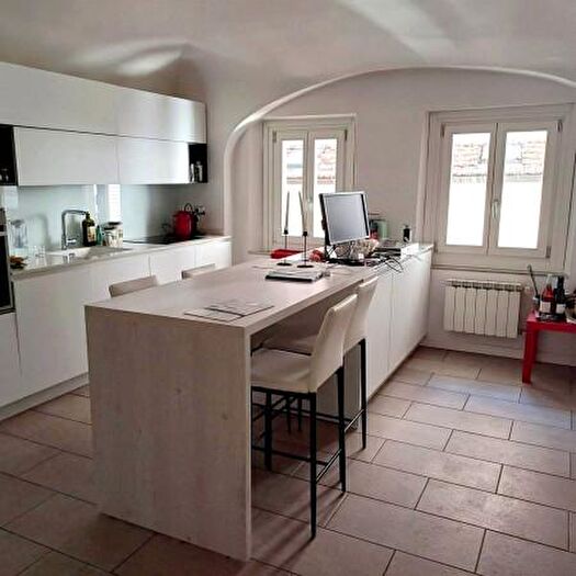 Appartamento con 6 locali in vendita in Piazza Mercatale, Prato