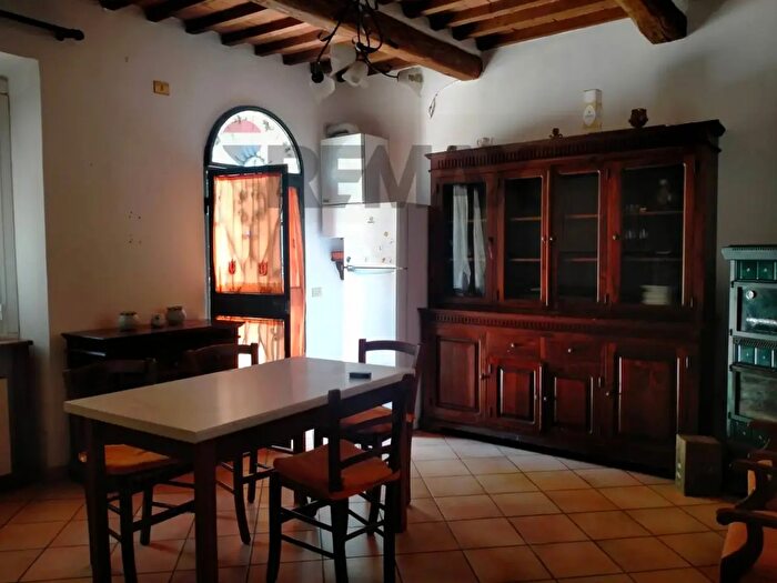 Appartamento trilocale in affitto in Cavriglia