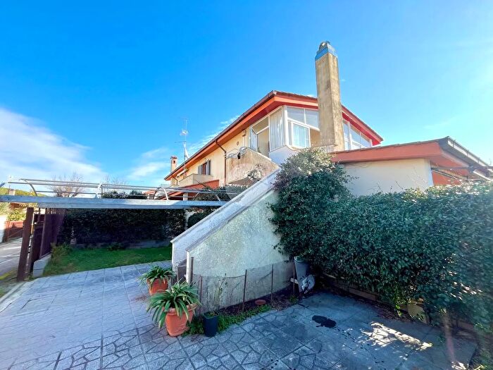 Appartamento trilocale in vendita in Via dei Gelsi, Anzio