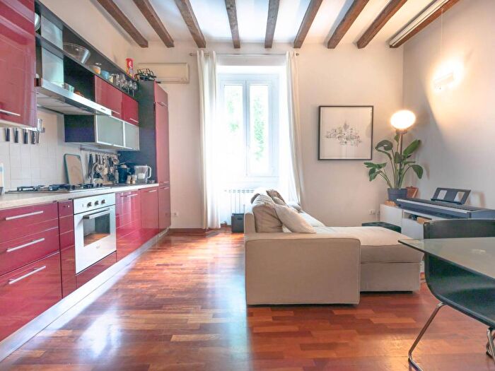 Appartamento trilocale in affitto in Viale Monte Nero, Porta Romana Medaglie dOro, Milano