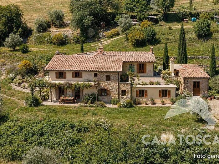 Casa con 10 locali in vendita in Scansano