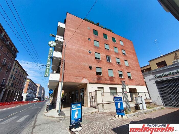 Appartamento con 5 locali in vendita in Via Aurelio Saffi, Bologna