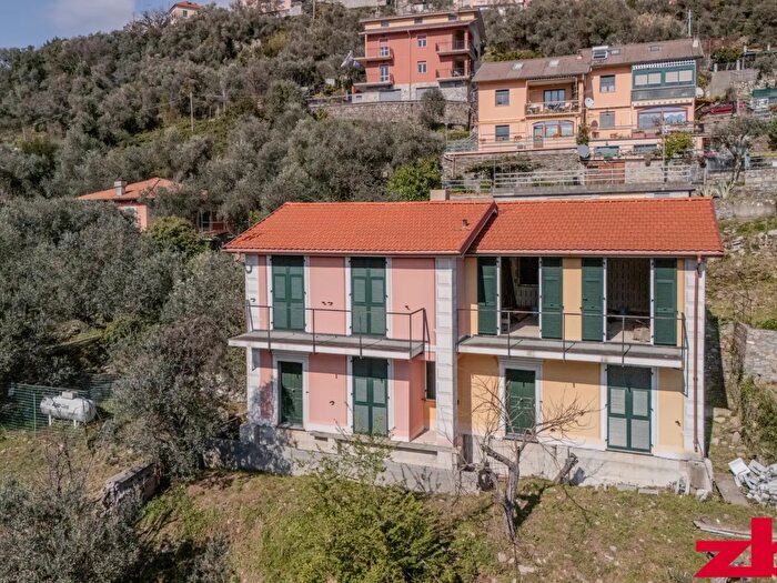 Casa con 10 locali in vendita in Via Posato, Avegno
