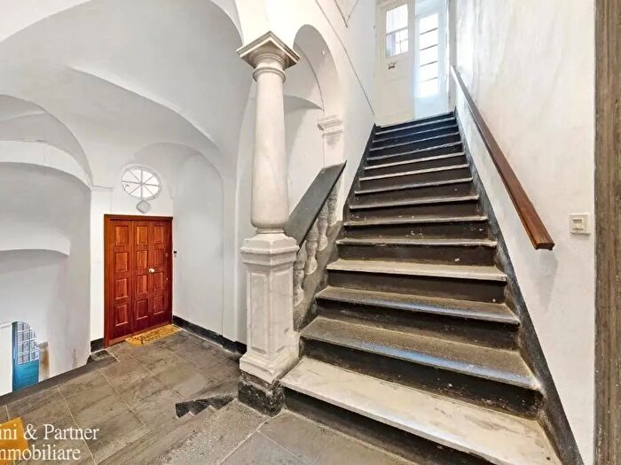 Appartamento trilocale in vendita in Via Guani, Levanto