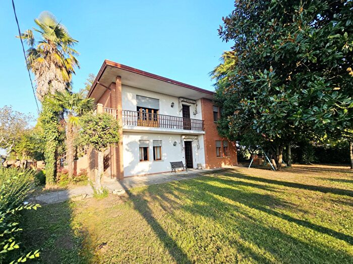 Casa con 7 locali in vendita in Via Arzarini, Villa Estense
