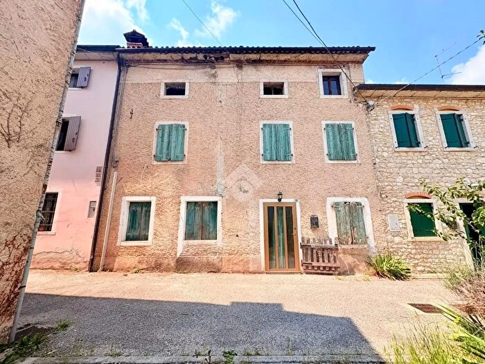 Casa quadrilocale in vendita in Via Carmine, Miane
