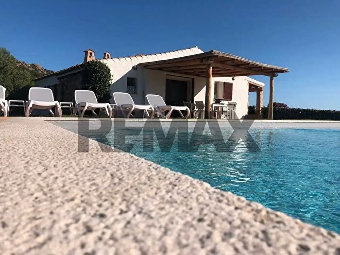 Casa con 13 locali in vendita in Arzachena