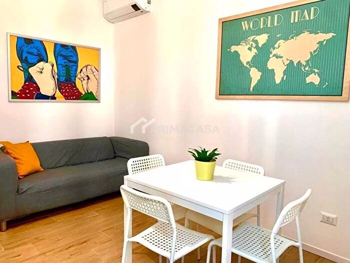 Appartamento trilocale in affitto in Via Elia Lombardini, Navigli Darsena, Milano