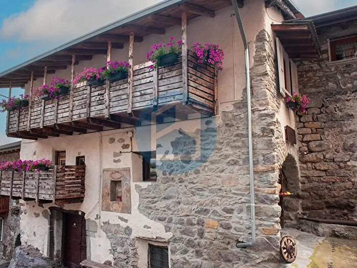 Casa con 6 locali in vendita in Via Imavilla, Capo Di Ponte