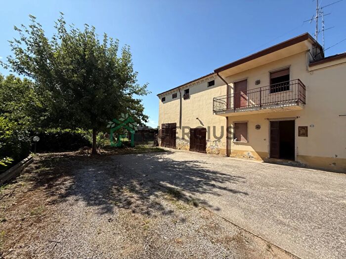 Casa quadrilocale in vendita in Piazza Bonaldo, Zimella