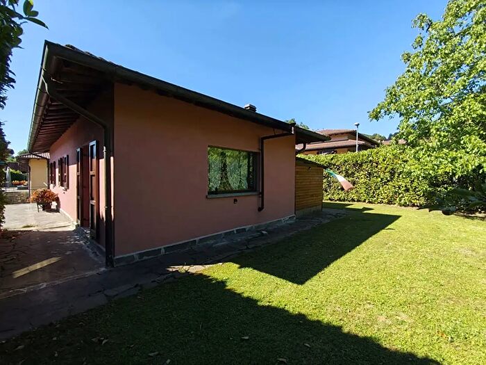 Casa con 8 locali in vendita in Via Ticino Snc, Alta Valle Intelvi