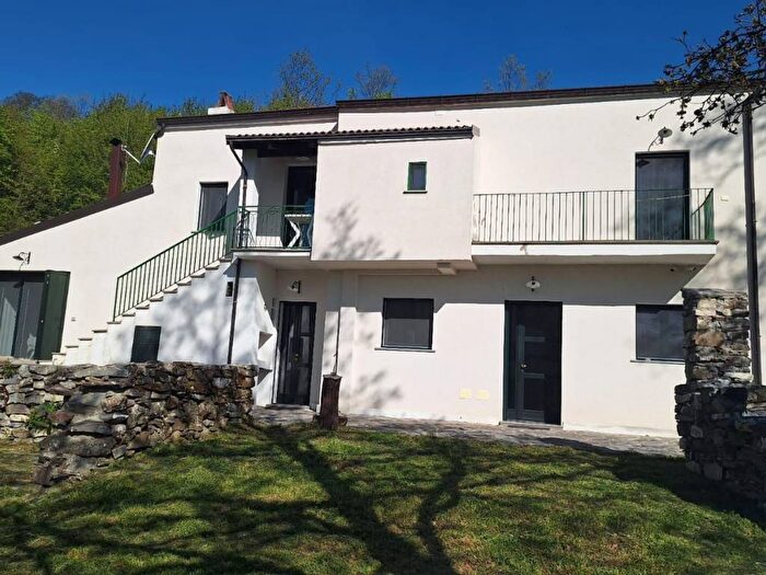 Casa con 6 locali in vendita in Terranova di Pollino