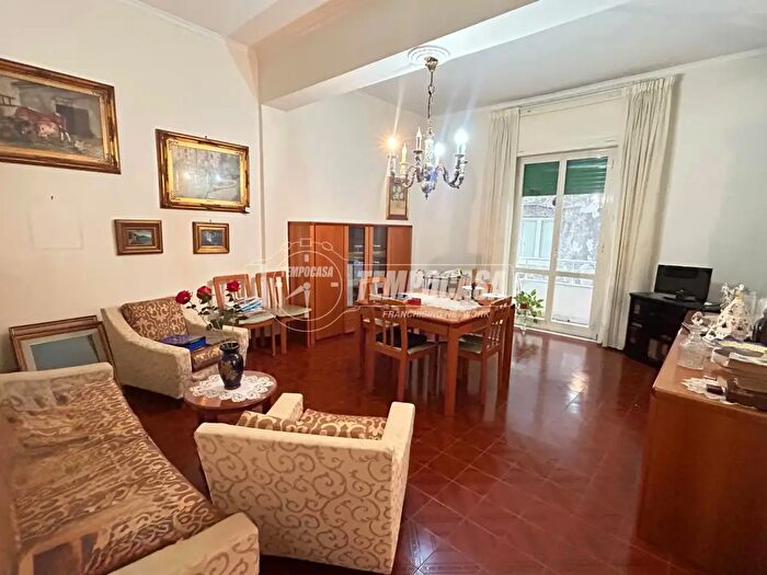 Appartamento con 6 locali in vendita in Napoli