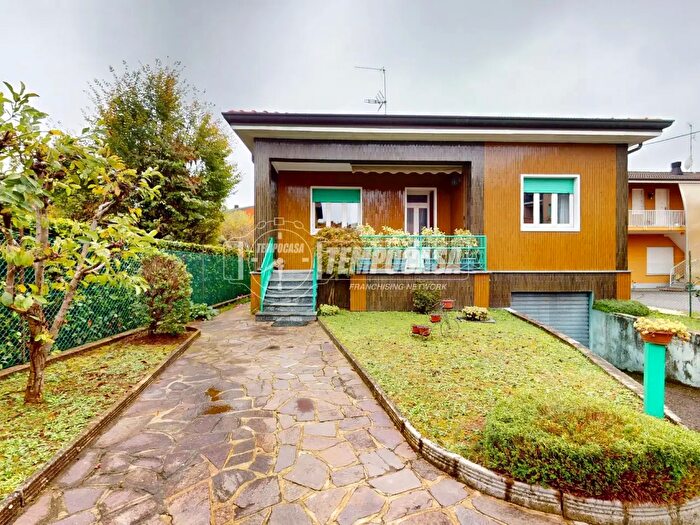 Casa trilocale in vendita in Via Piero Ferrerio, Besana In Brianza