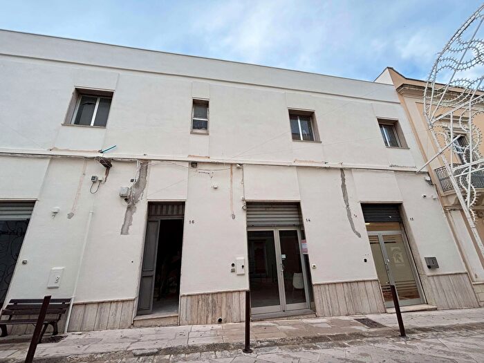 Appartamento trilocale in affitto in Via Dante, Casarano