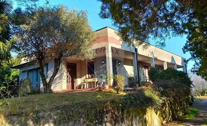 Appartamento bilocale in vendita in Via Roma, Bardello con Malgesso e Bregano