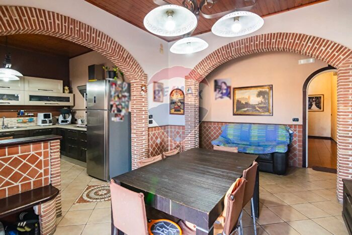 Appartamento con 6 locali in vendita in Via Enrico Fermi, Catania